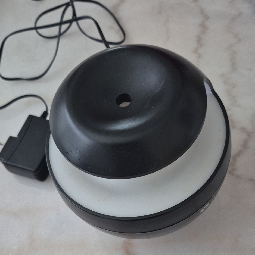 Black and White Electric Aroma Diffuser And Oil Set.